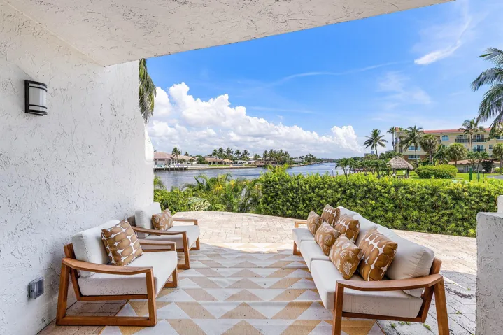 Outdoor Lounge