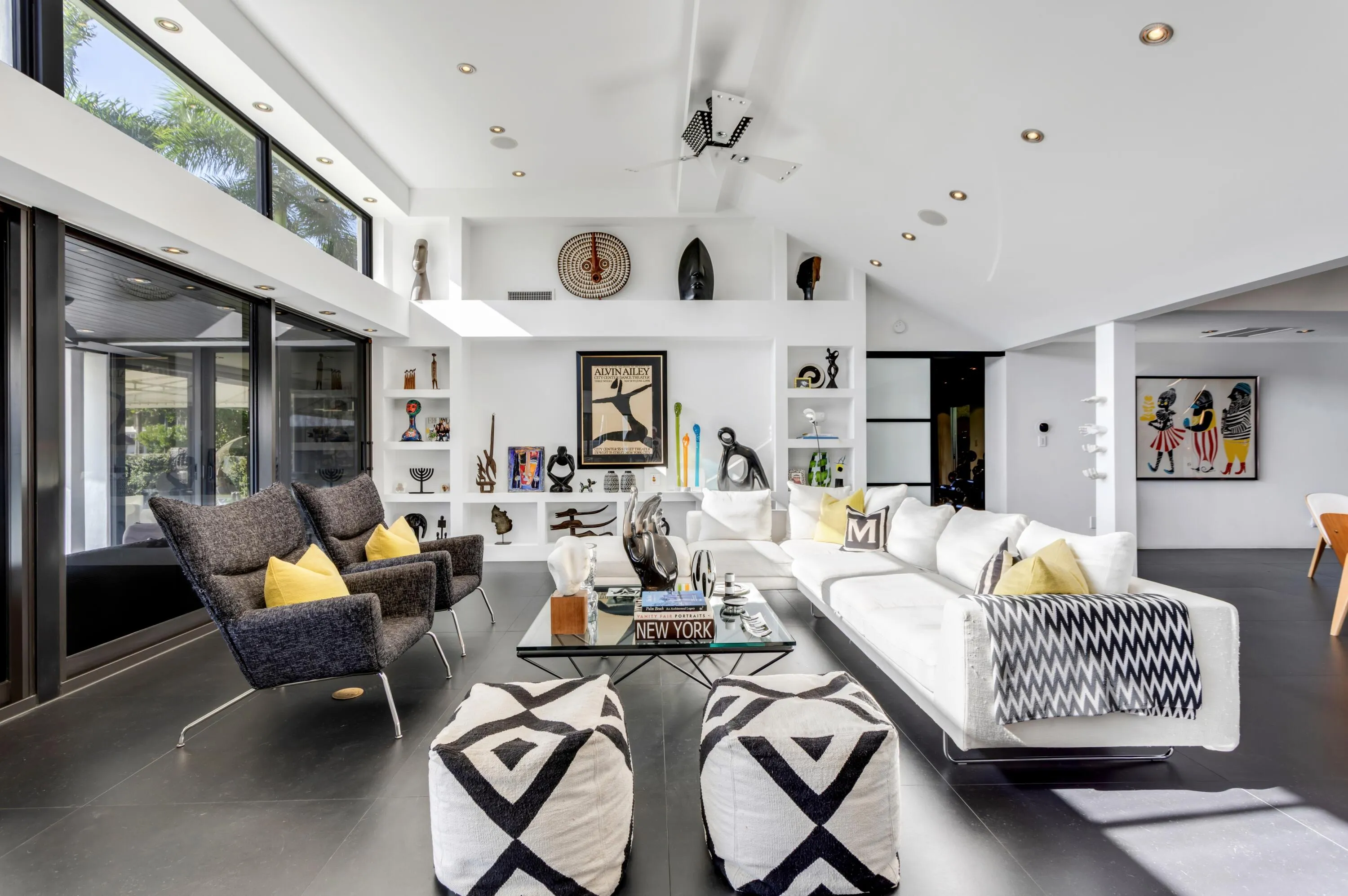 mls_LIVING_STRAIGHT_2_EB