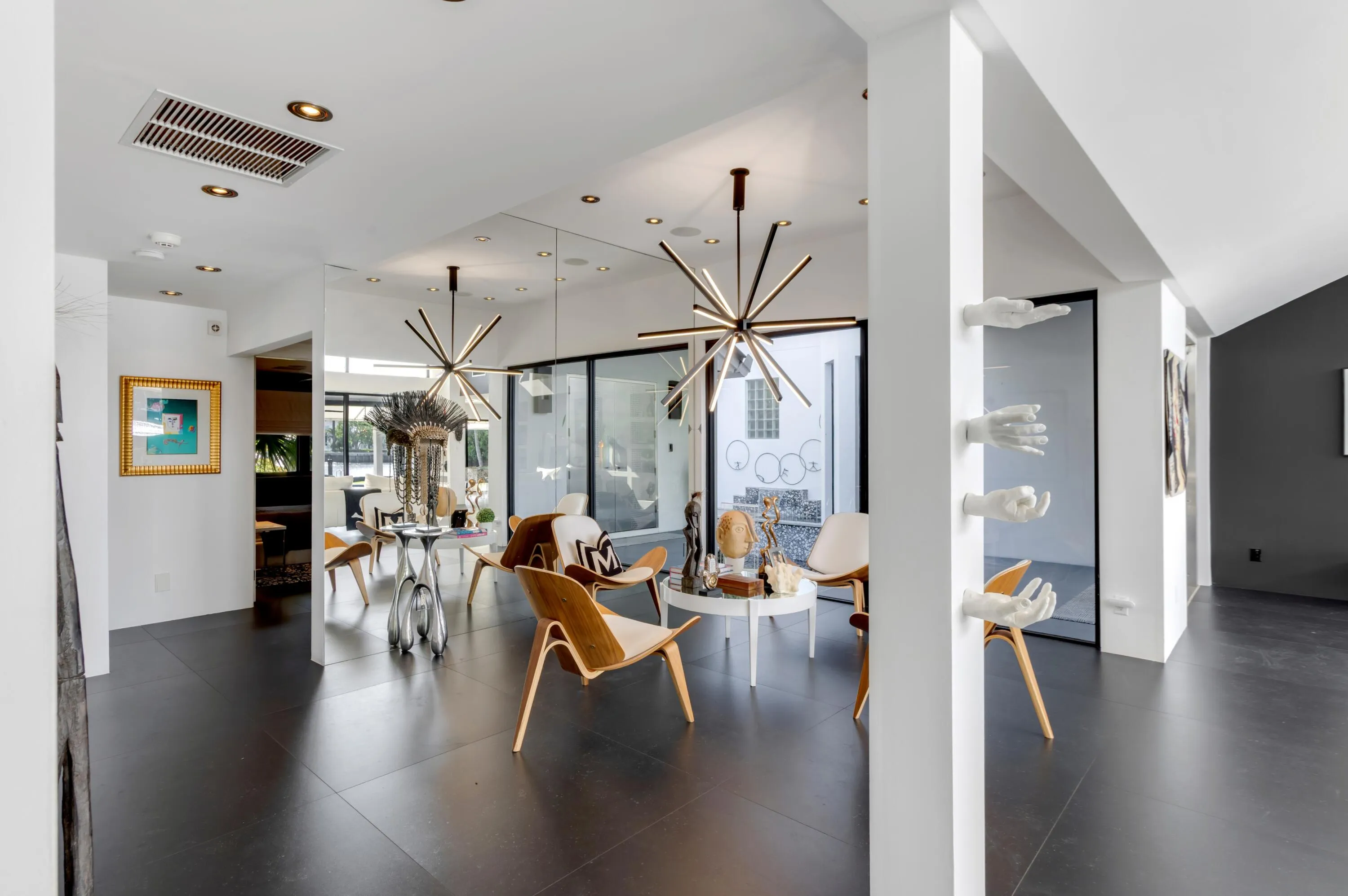 mls_SITTING_ROOM_ANGLE_EB