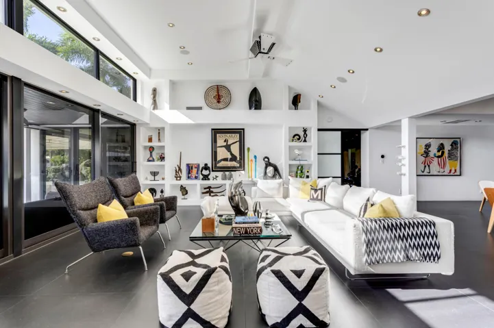 mls_LIVING_STRAIGHT_2_EB