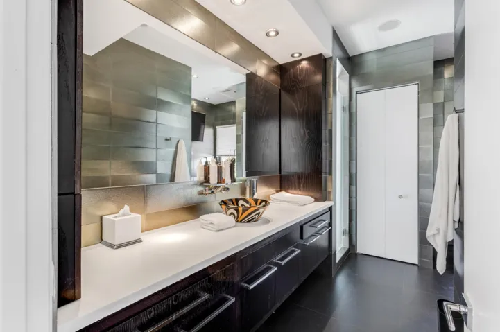 mls_BATHROOM_VANITY_LOOKING_IN_EB