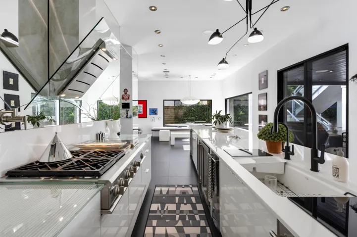 mls_KITCHEN_STRAIGHT_EB