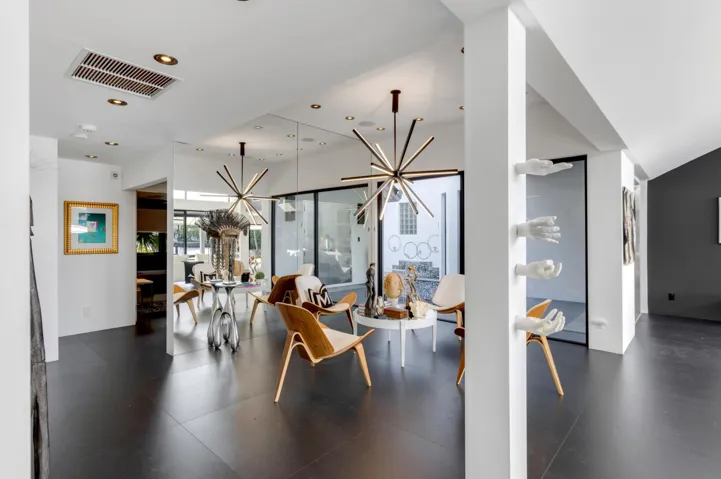 mls_SITTING_ROOM_ANGLE_EB