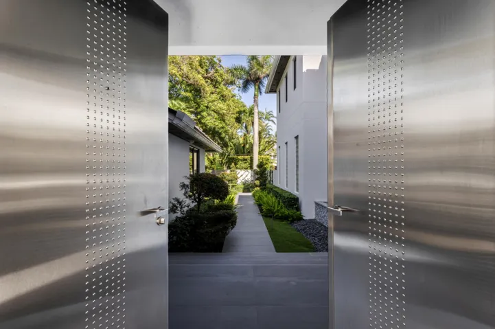 mls_ENTRANCE_DETAIL_EB