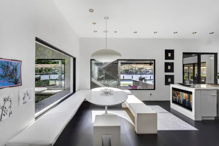 mls_BREAKFAST_NOOK_STRAIGHT_EB