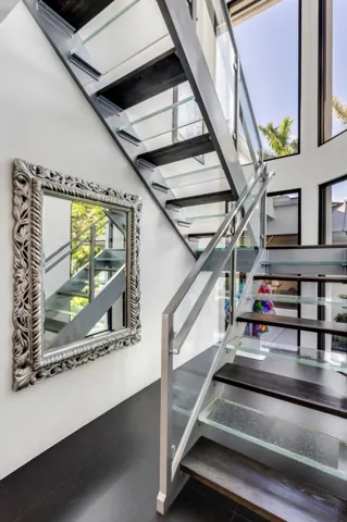 mls_STAIRCASE_DETAIL_EB