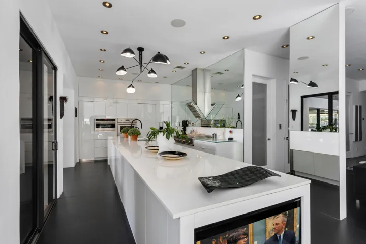 mls_KITCHEN_ISLAND_RIGHT_EB