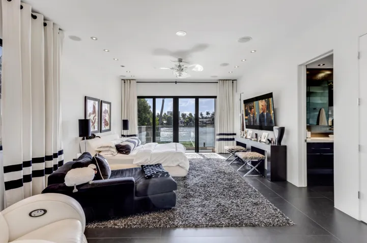 mls_PRIMARY_BEDROOM_STRAIGHT_EB