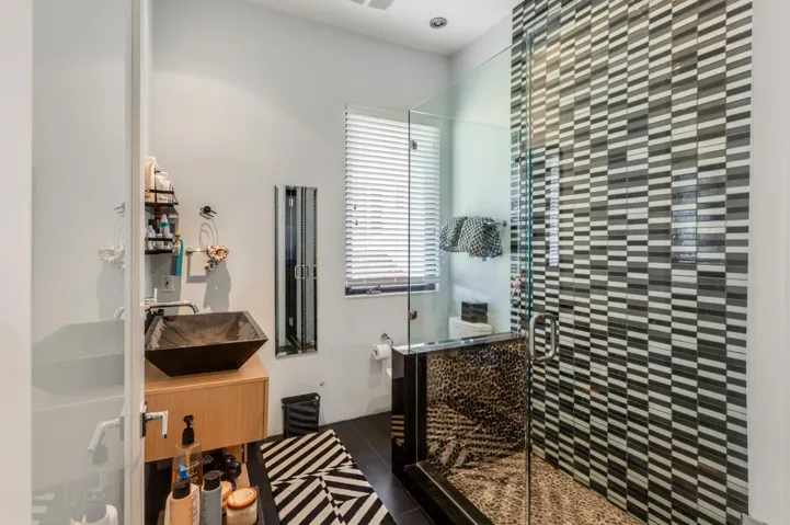 mls_BATHROOM_3_EB