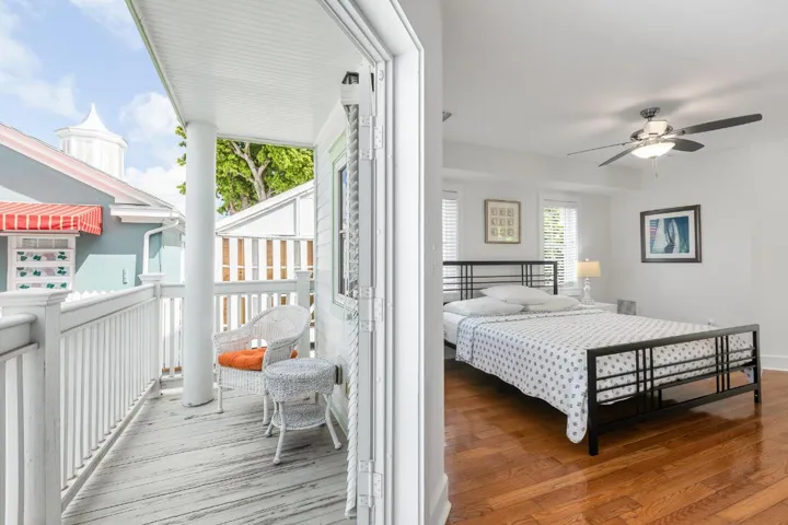 1011 SIMONTON ST #1 WEB-19