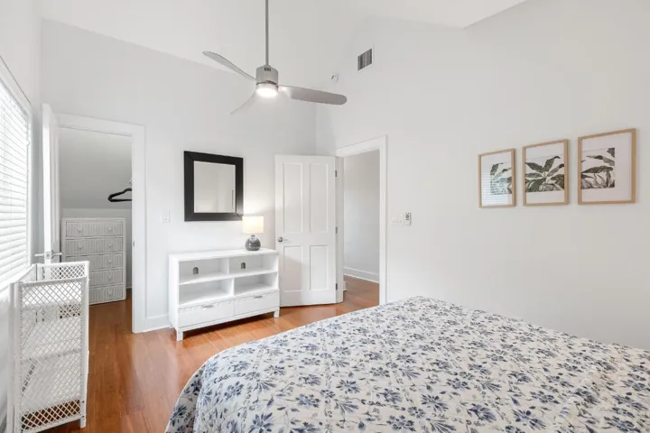 1011 SIMONTON ST #1 WEB-26