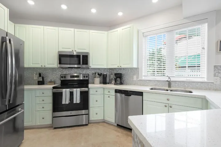 1011 SIMONTON ST #1 WEB-12