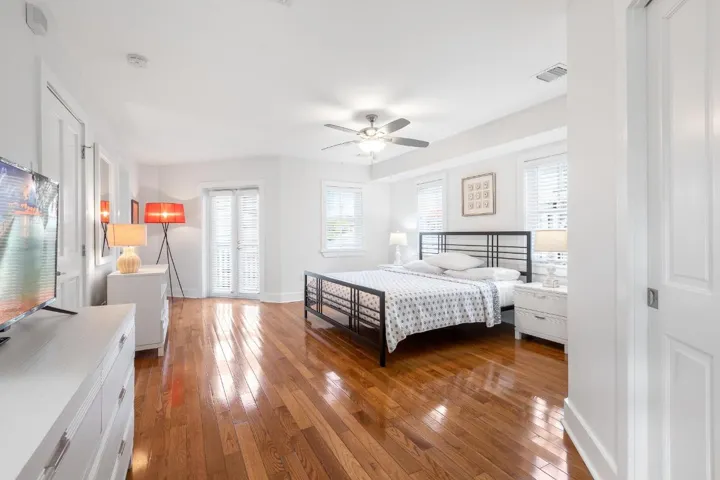 1011 SIMONTON ST #1 WEB-15