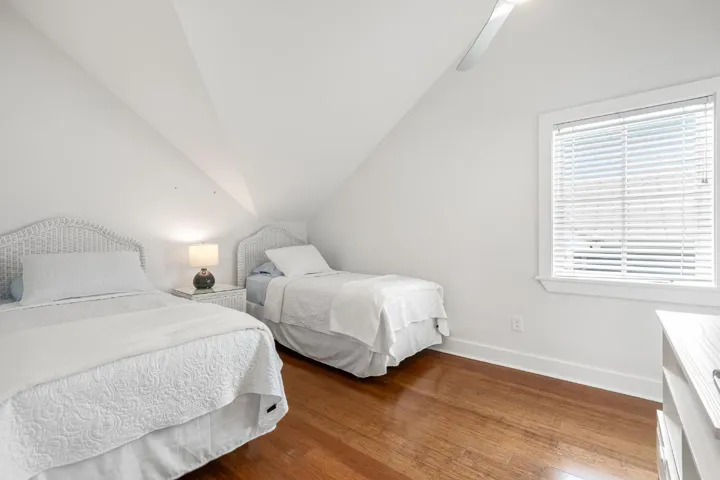 1011 SIMONTON ST #1 WEB-28