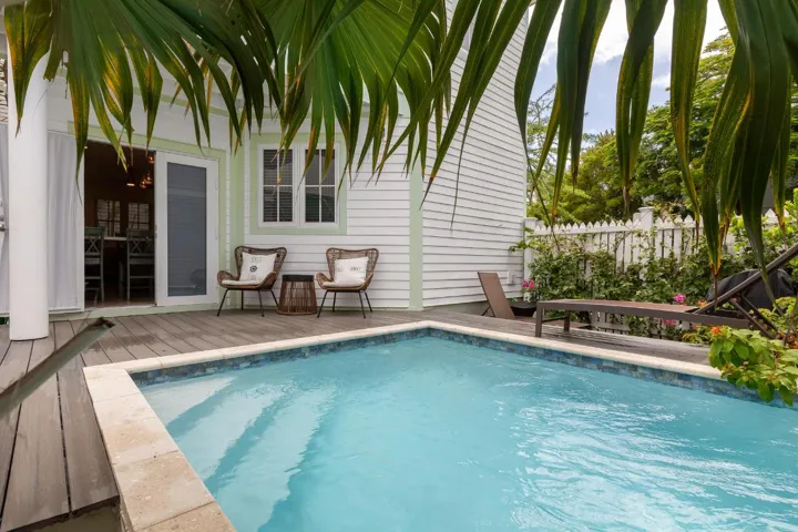 1011 SIMONTON ST #1 WEB-32