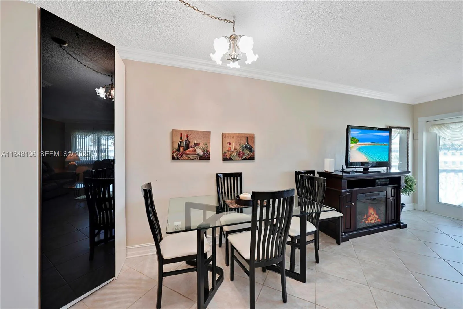 GLASS INING ROOM SET FOR 4