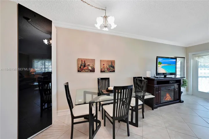 GLASS INING ROOM SET FOR 4