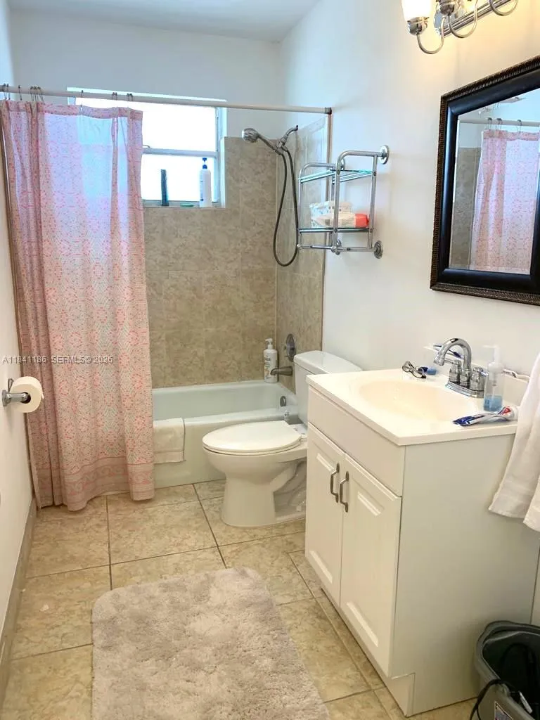 2ND FULL BATHROOM TILED SHOWER W/TUB