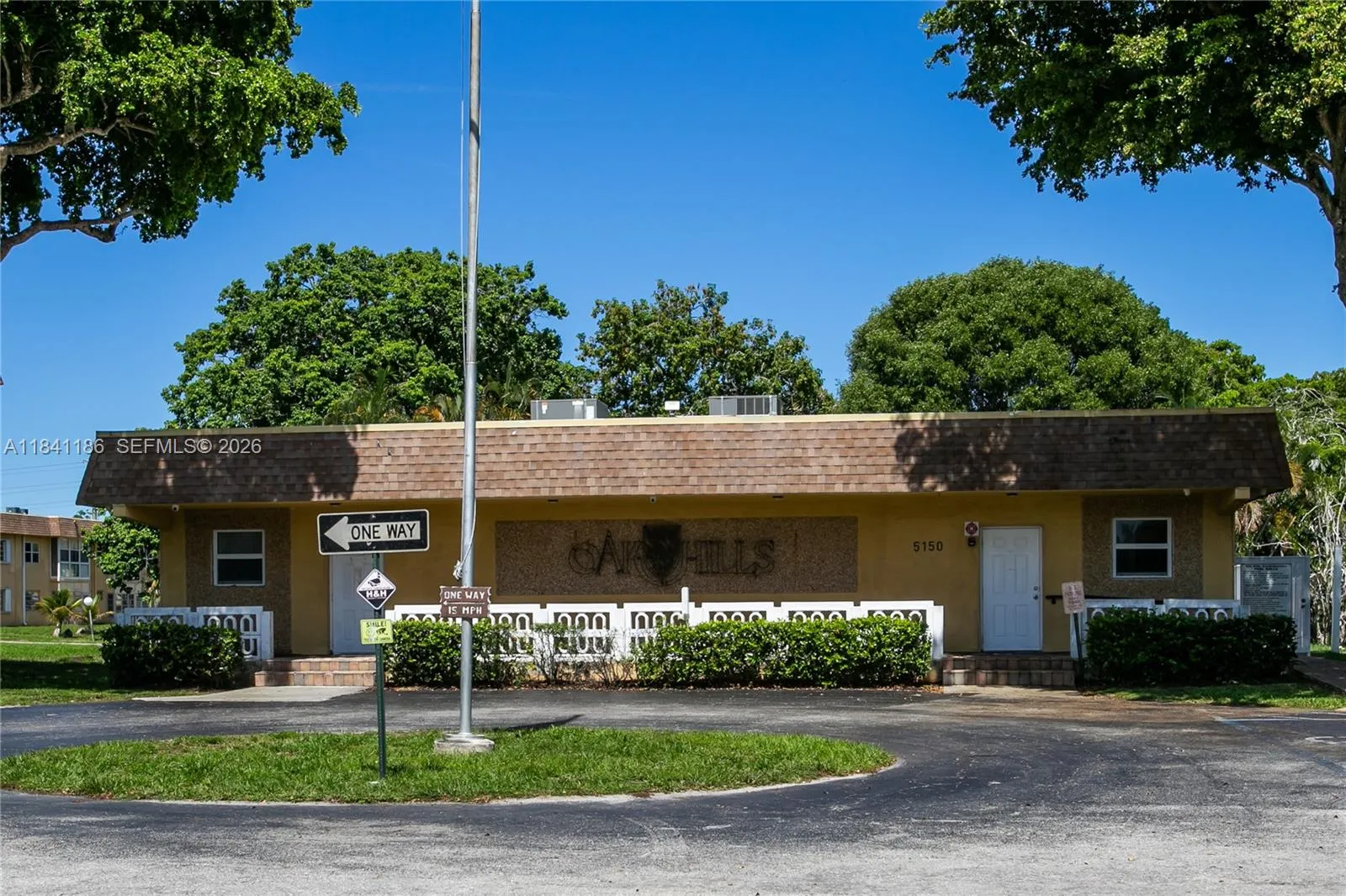 OAK HILLS CONDO COMMUNITY