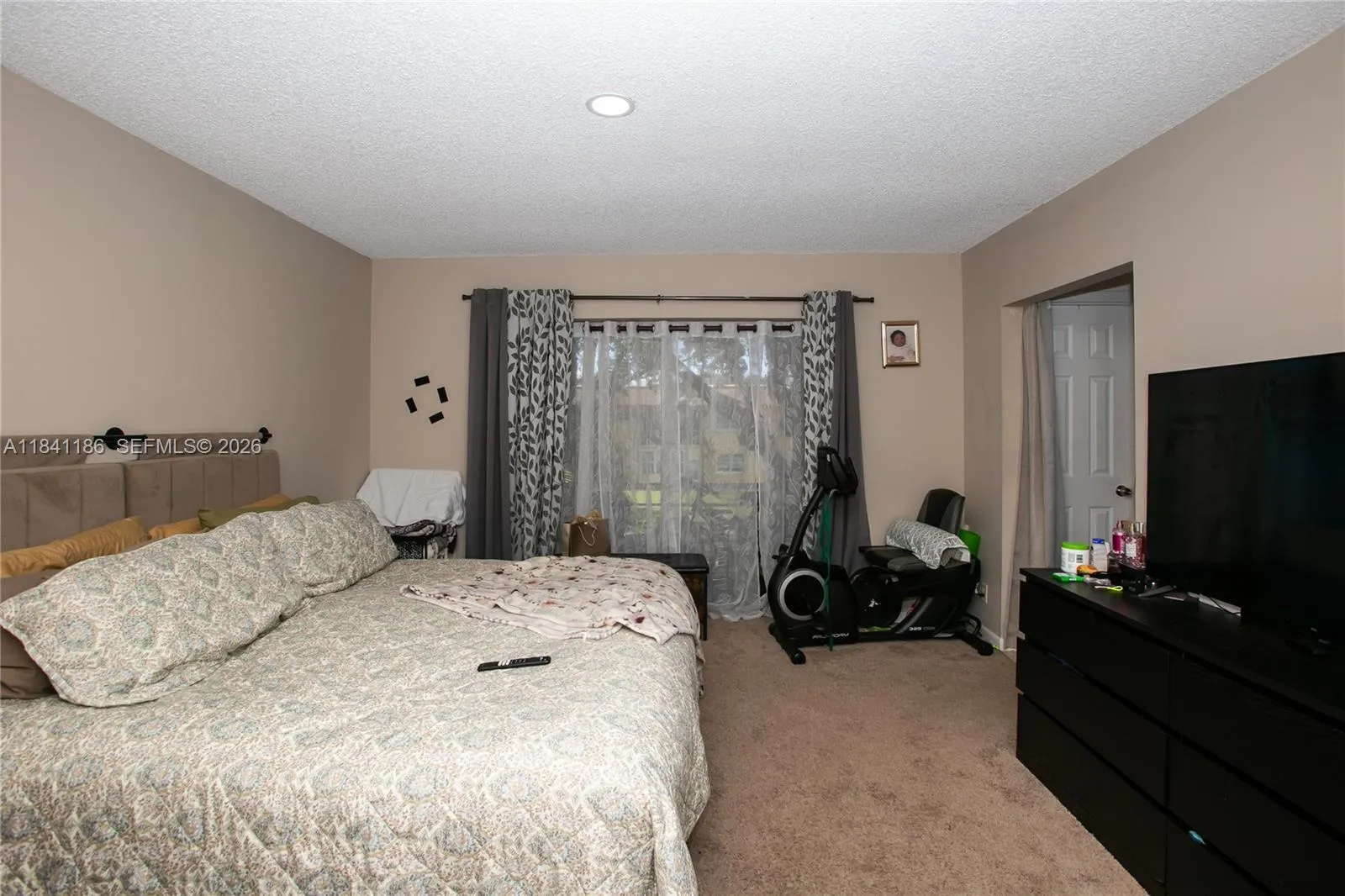SPACIOUS MAIN BEDROOM SUITE W/SLIDERS TO COVERED PATIO BALCONY