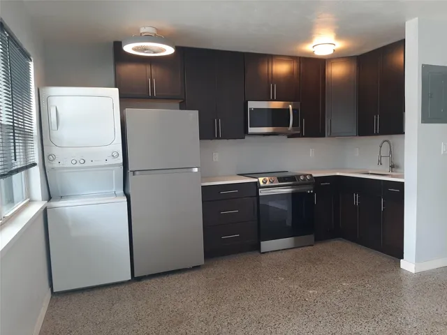 Quartz counter tops, washer & dryer
