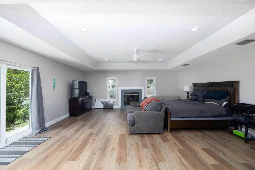 This photo is from when the home was occupied. It is now vacant and all furniture has been removed.