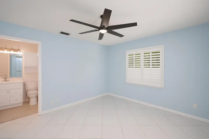 Home is now vacant - This is a current photo