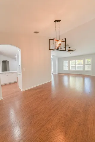 Home is now vacant - This is a current photo