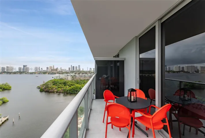 Balcony is a nice place to relax and entertain. Enjoy the beautiful Sunny Isles skyline and the intracoastal waterway