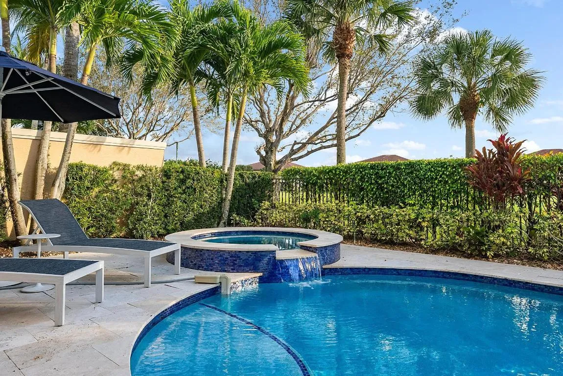 10350 Terra Lago