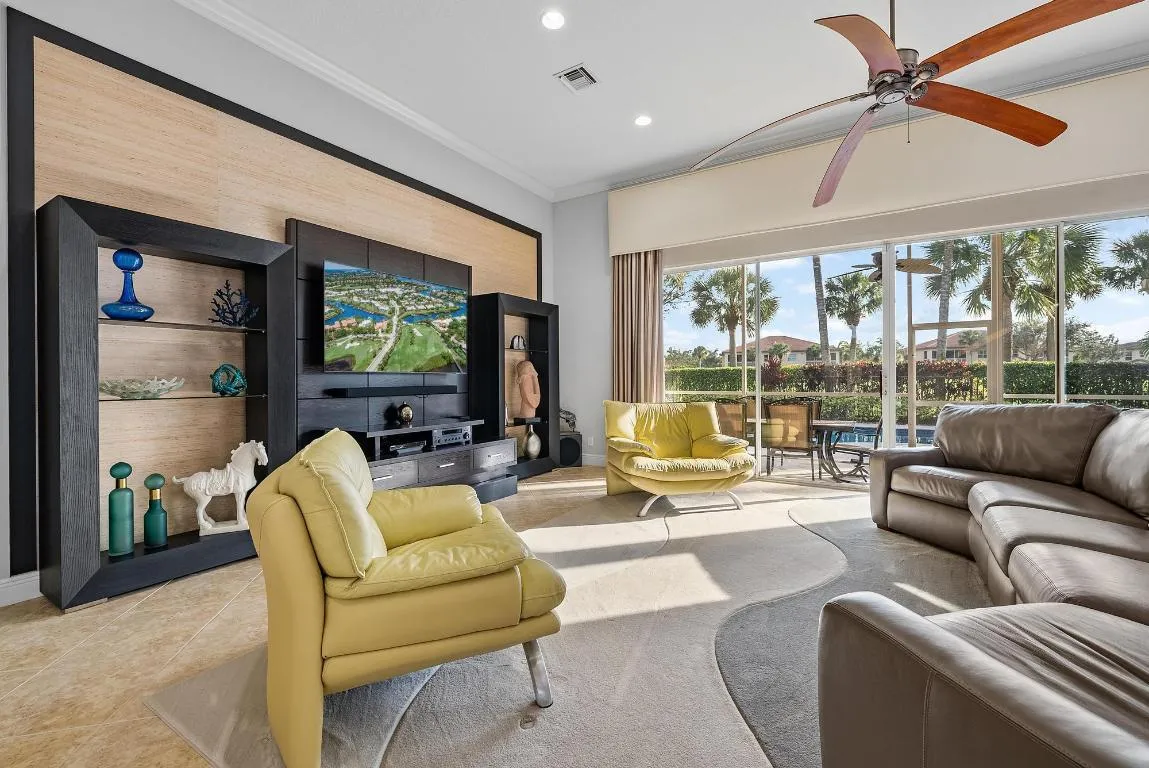 10350 Terra Lago