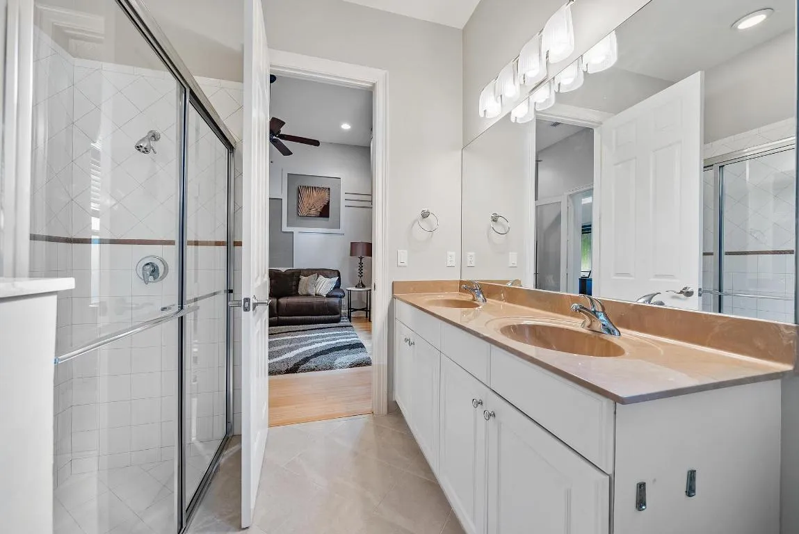 10350 Terra Lago