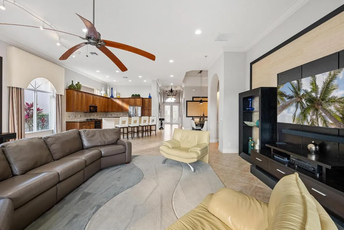 10350 Terra Lago