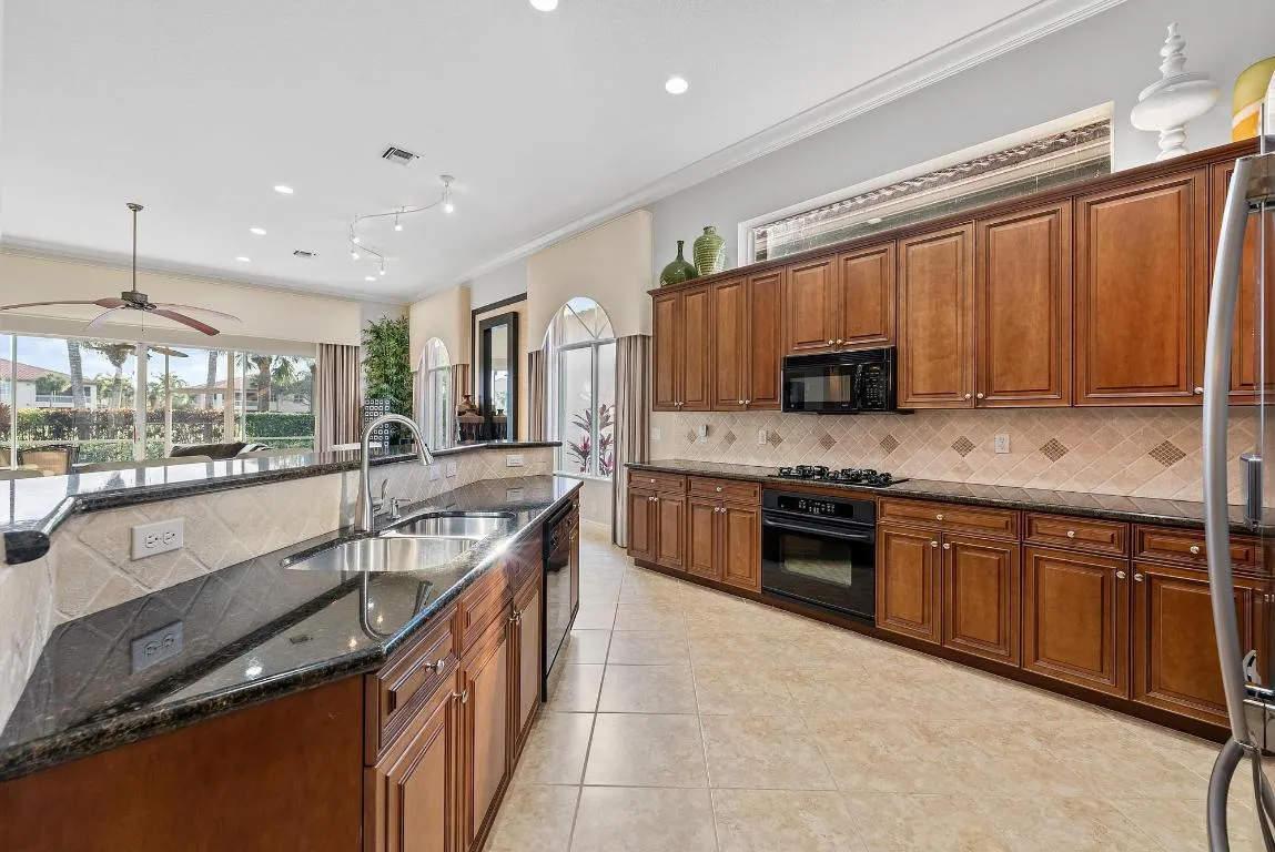 10350 Terra Lago
