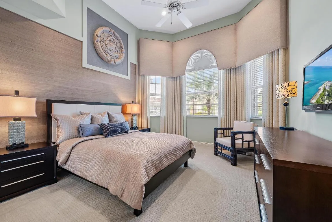 10350 Terra Lago