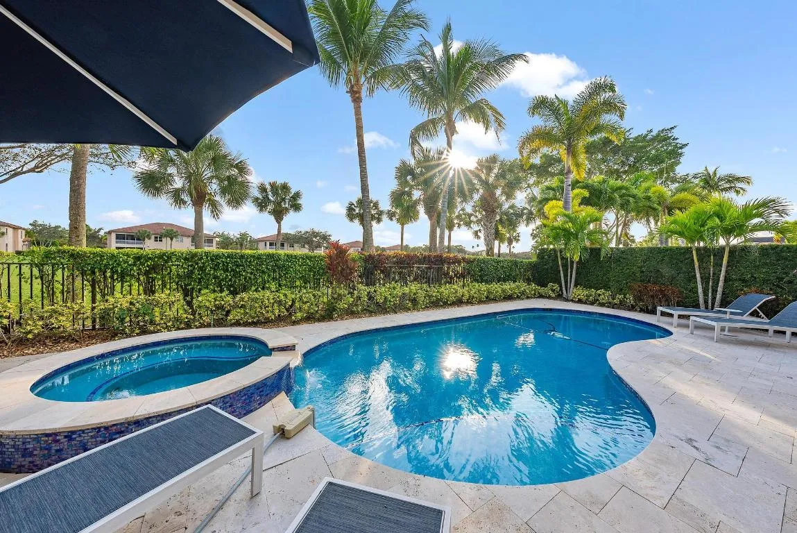 10350 Terra Lago