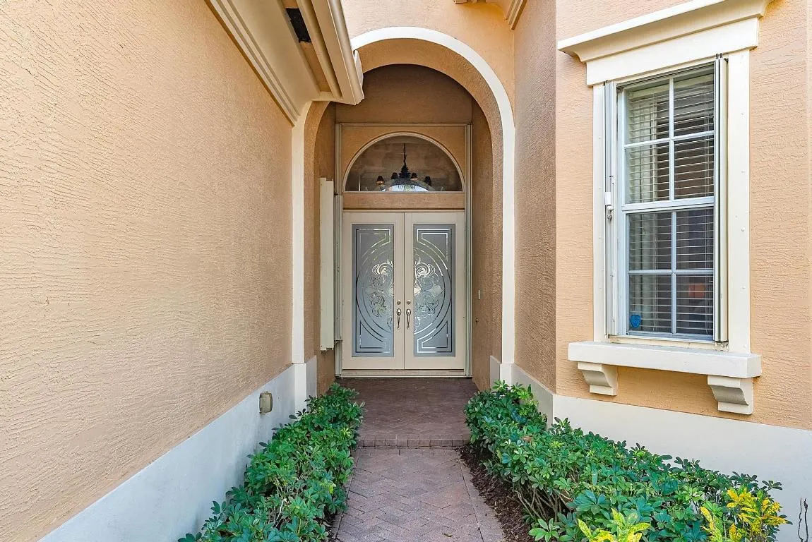 10350 Terra Lago