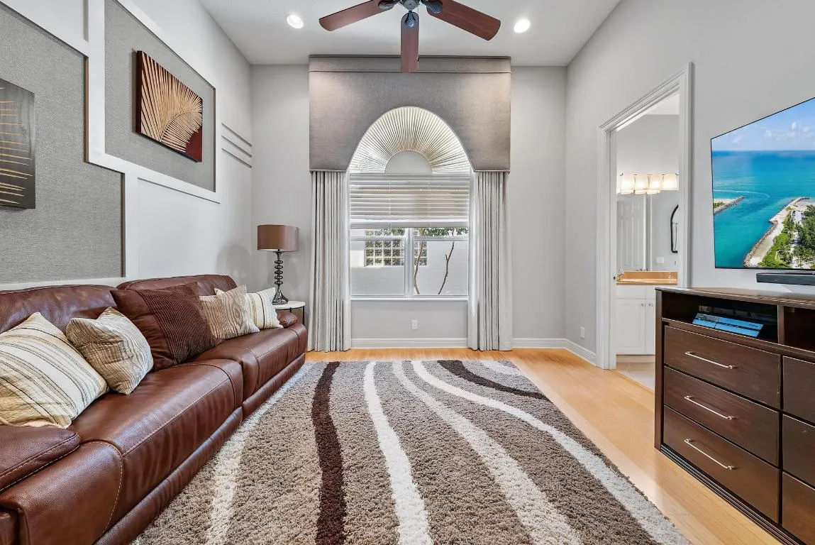 10350 Terra Lago