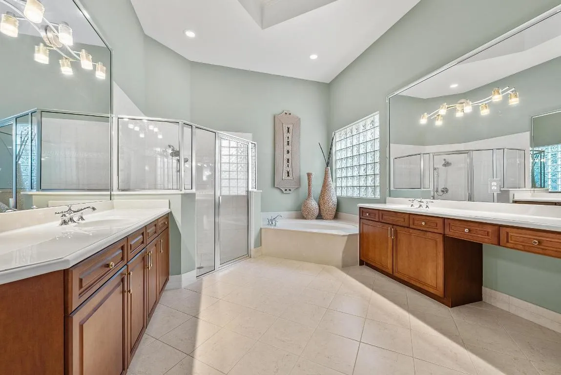 10350 Terra Lago