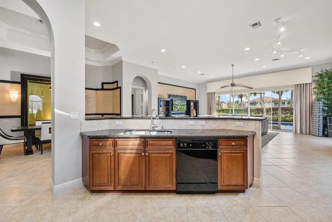 10350 Terra Lago