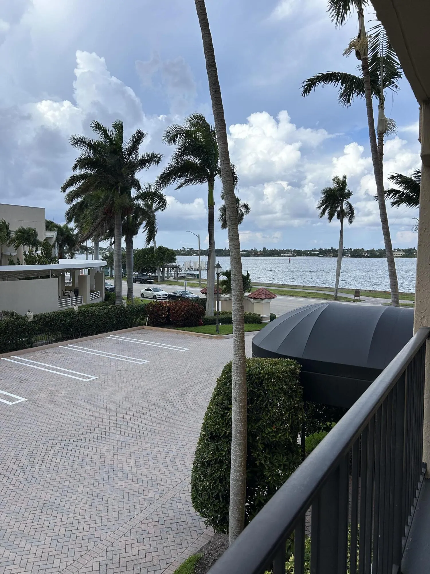 16 Balcony