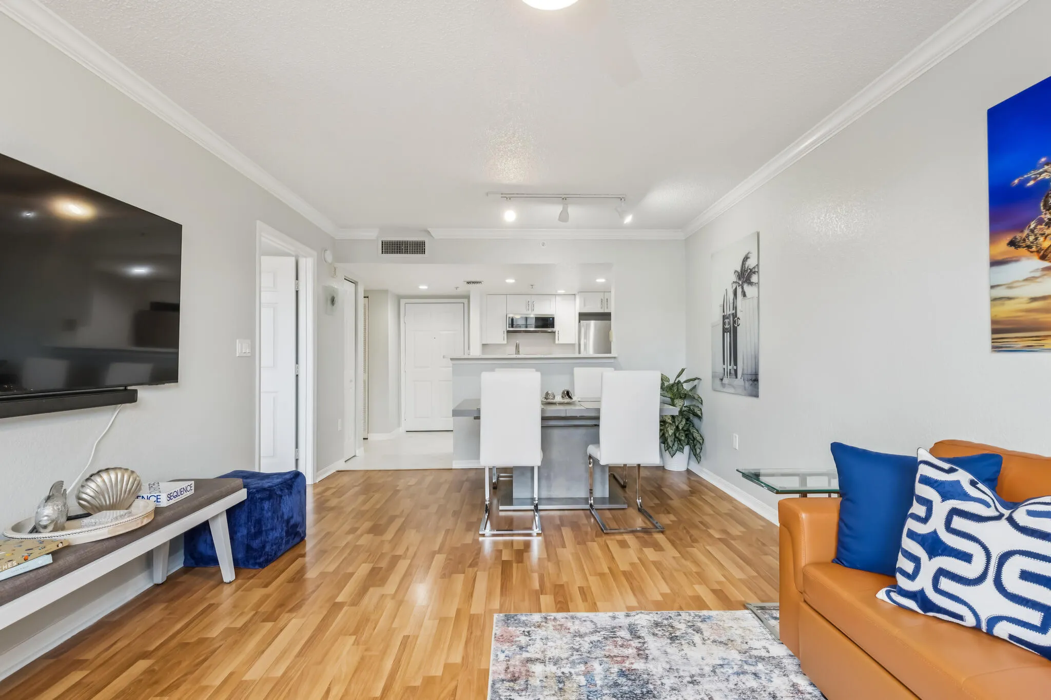 7 Living Dining Facing Entry