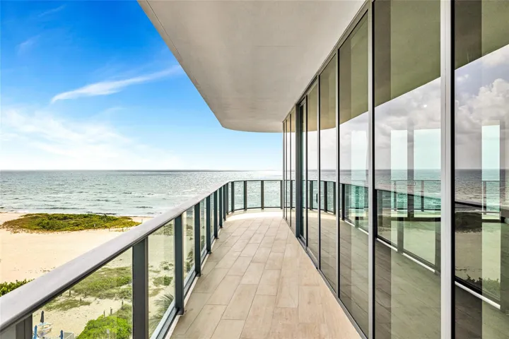 north side wraparound balcony