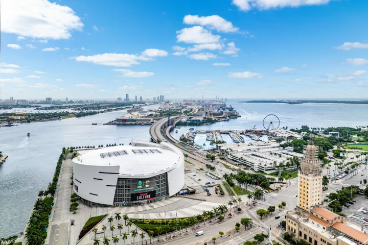 063-601Northeast1stAvenue-Miami-FL-33132