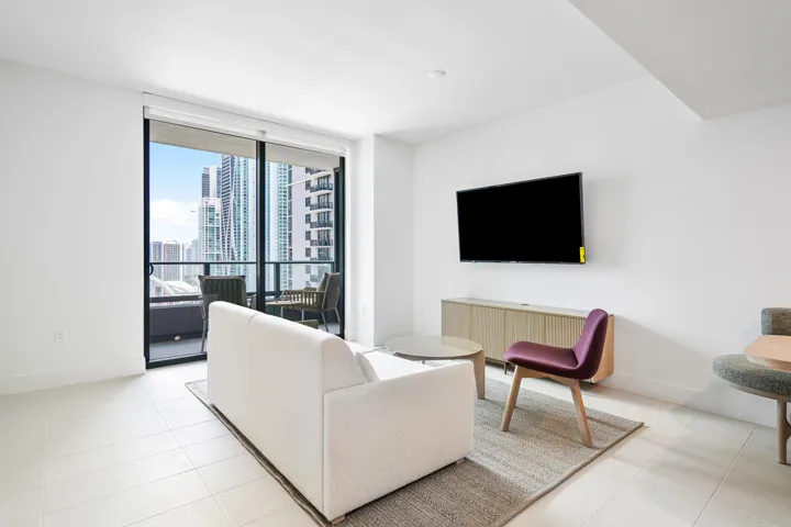 012-601Northeast1stAvenue-Miami-FL-33132