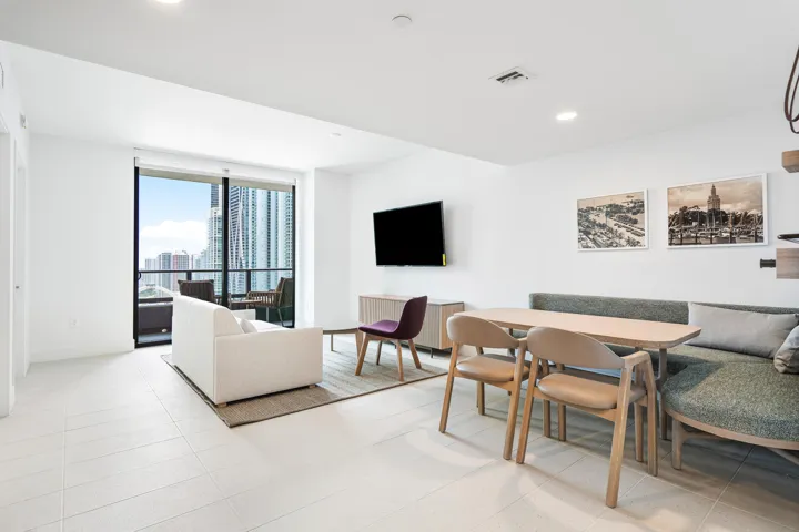 011-601Northeast1stAvenue-Miami-FL-33132