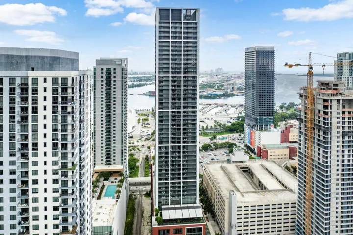 061-601Northeast1stAvenue-Miami-FL-33132