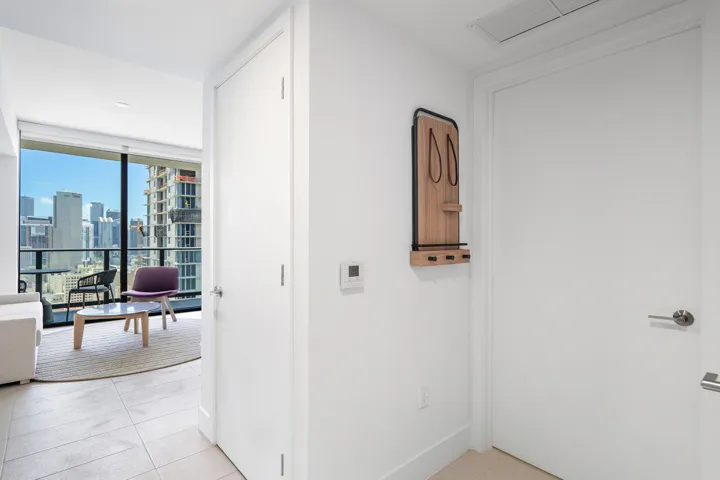 010-601Northeast1stAvenue-Miami-FL-33132