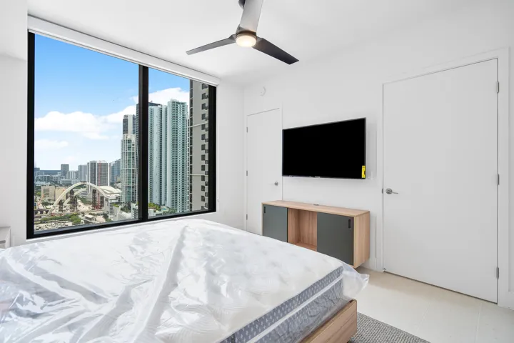 022-601Northeast1stAvenue-Miami-FL-33132