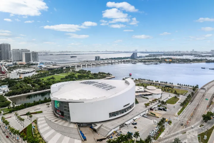 053-601Northeast1stAvenue-Miami-FL-33132